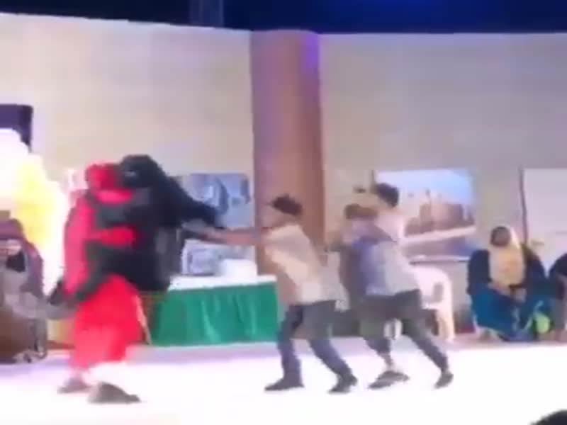 عبد الله بالخير يوضح حقيقة مقطع الفتاة المنتقبة!